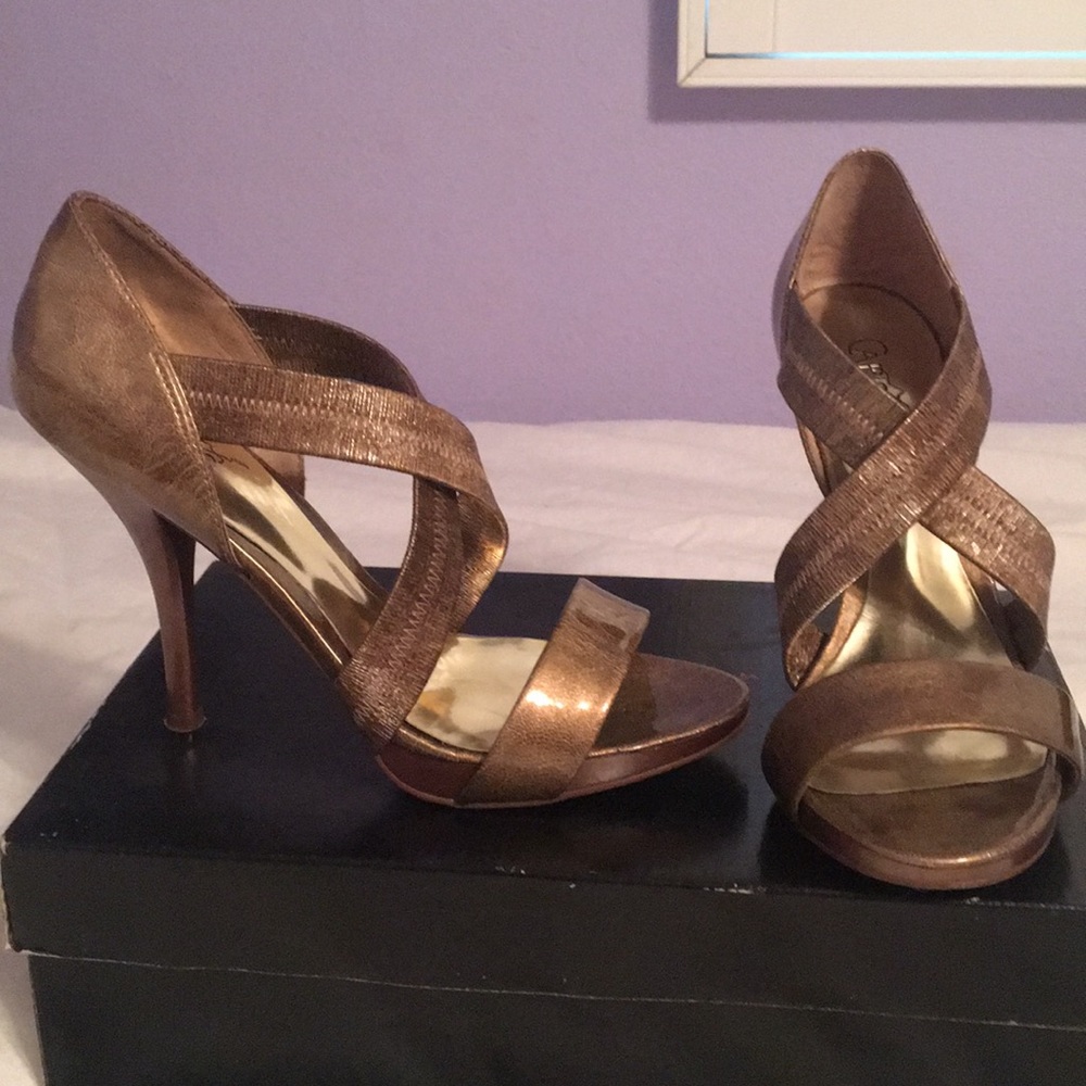 Carlos Santana gold heels. Size 8.